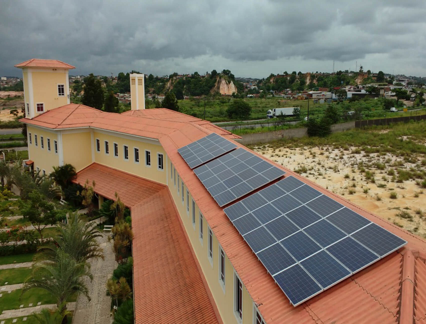 Recife/PE. Potência: 155 kWp